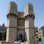 images/varosok/Valencia/Óvárosi barangolások/óvárosi barangolások fö fotó Serrano Toronyok.jpeg